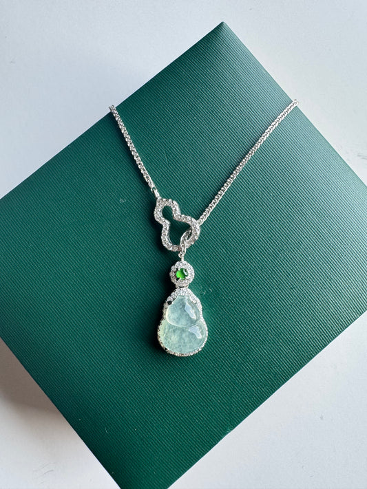 Colorless Hulu Pendant Necklace